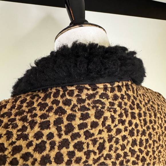 Leopard Print Cardigan with Black Collar - Picture 6 of 9